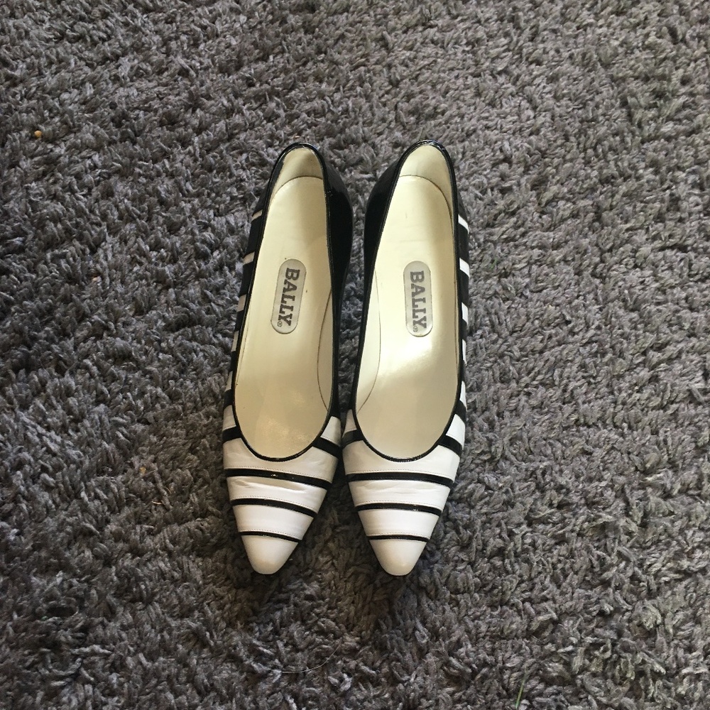 ✨ RARE Vintage 90s BALLY Black & White Nautical Striped Patent Leather Pointed-T